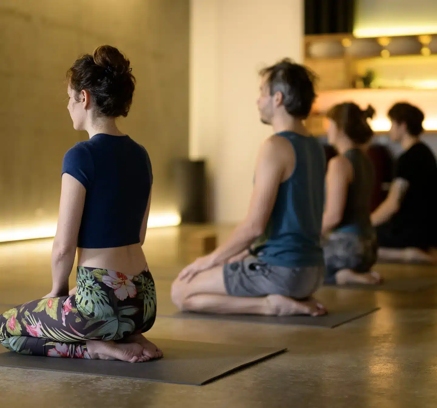 Des étudiants méditant pendant la formation professeur de Yoga YTT 200h