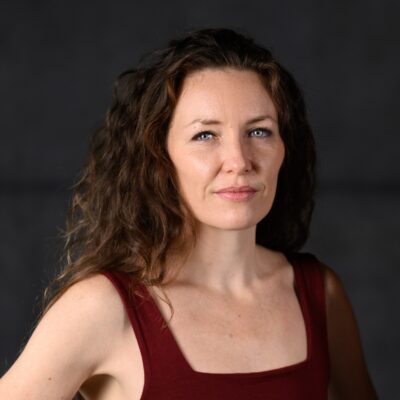 Lors de son expatriation en Inde Maïwenn se forme en tant que professeur de yoga